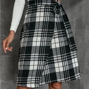 Black and white flannel skirt